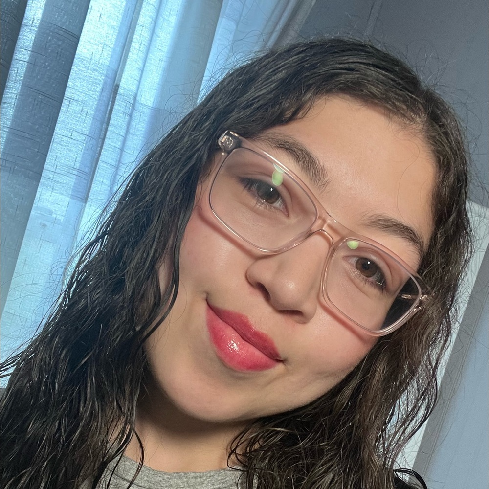 Meet your Posher, Adriana
